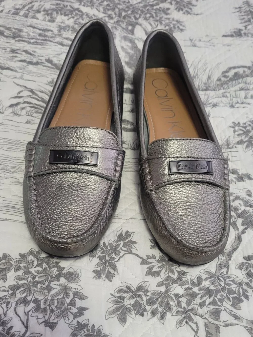 Calvin Klein LEATHER Flats Pewter 8M NWOT